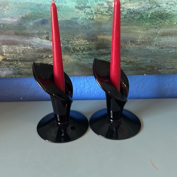 A Pair of Vintage Black Glass Calla Lily Candle Holders - Picture 3 of 8